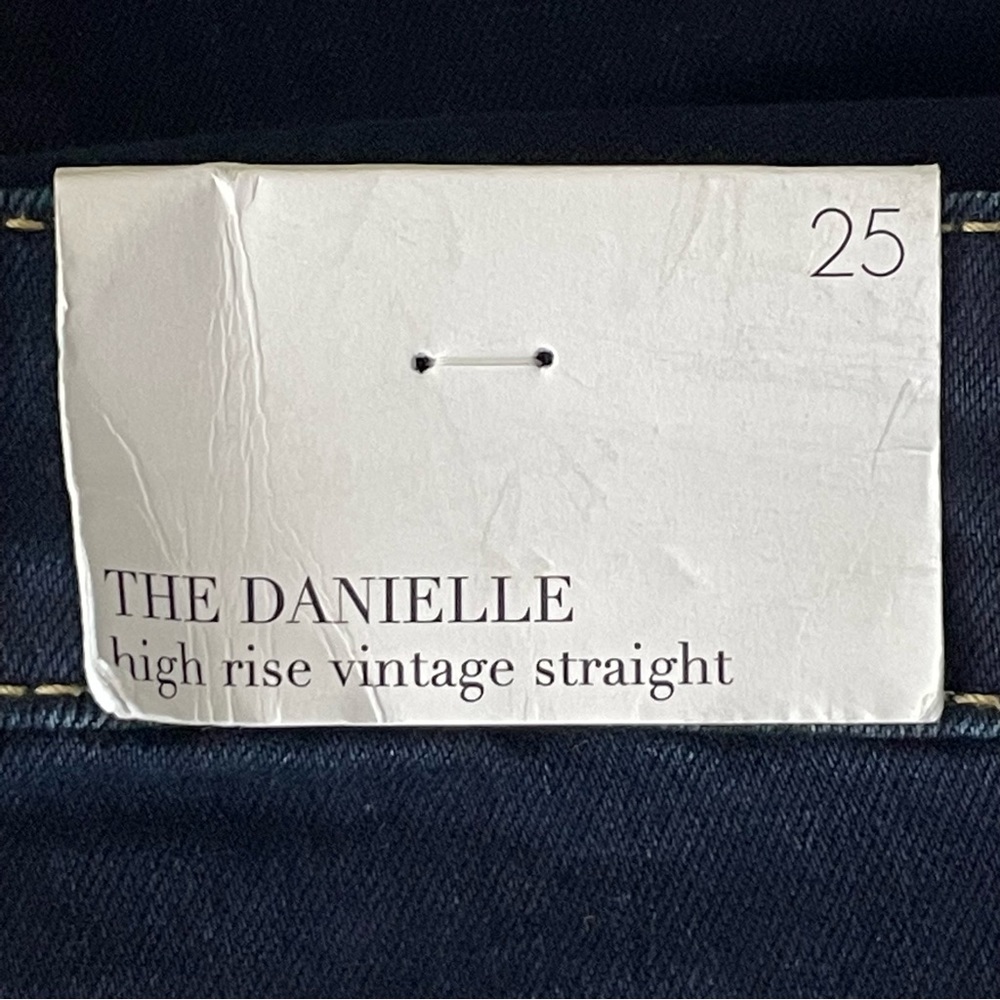 WE WORE WHAT NWT THE DANIELLE JEAN HIGH RISE VINTAGE STRAIGHT LEG DARK WASH 25 - Picture 6 of 10